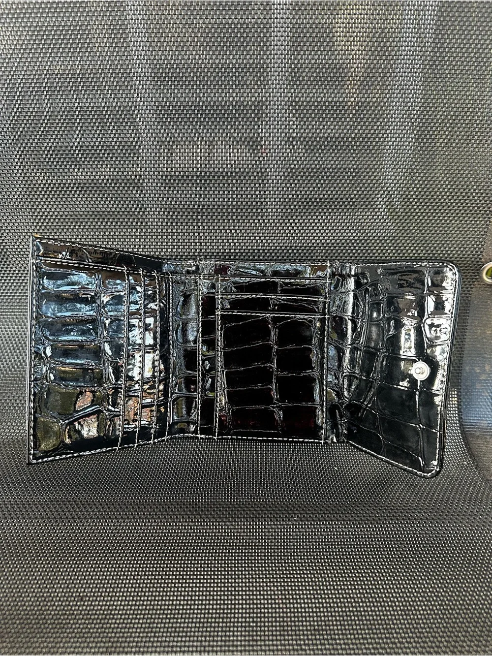 GUESS Vintage Black and Beige Signature Compact Wallet with Logo Plaque